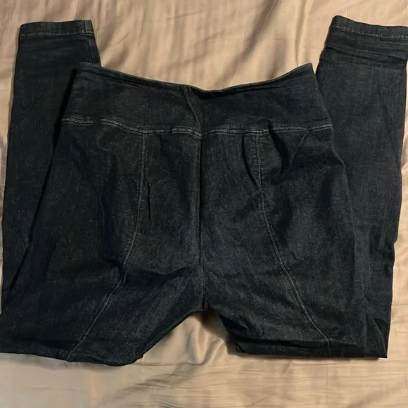 White House Black Market Runway Legging - Size 12 - Picture 4 of 4